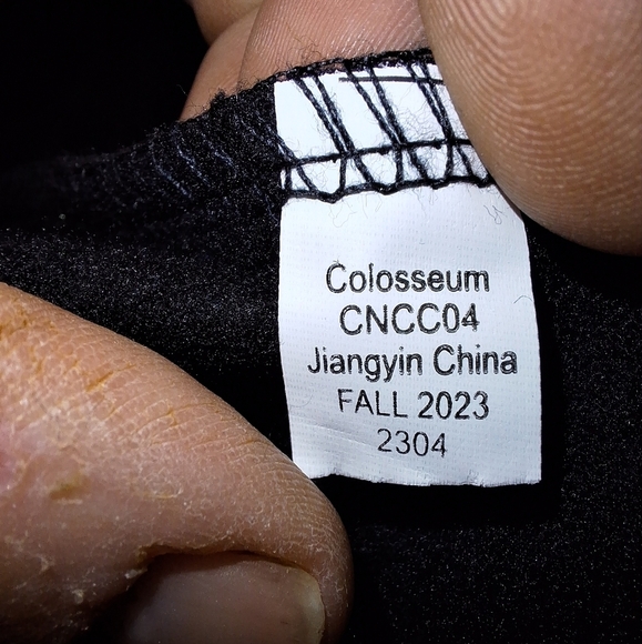 A Colosseum Ohio State Buckeyes black and red hoodie in a youth size medium. - Picture 7 of 11